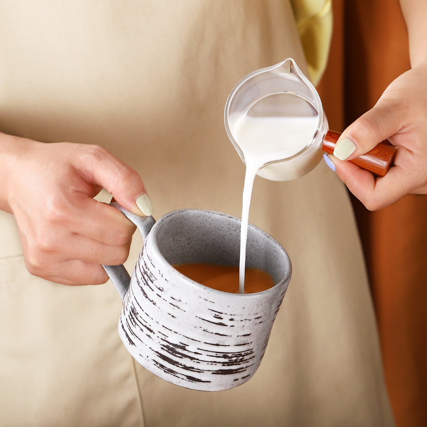 Bincoo GYKF0141 100ML Espresso Shot Glass with Wood Handle - Double Spout Measuring Cup for Perfect Latte Art, Dishwasher Safe, Easy-Pour Design (OZ/ML Markings)