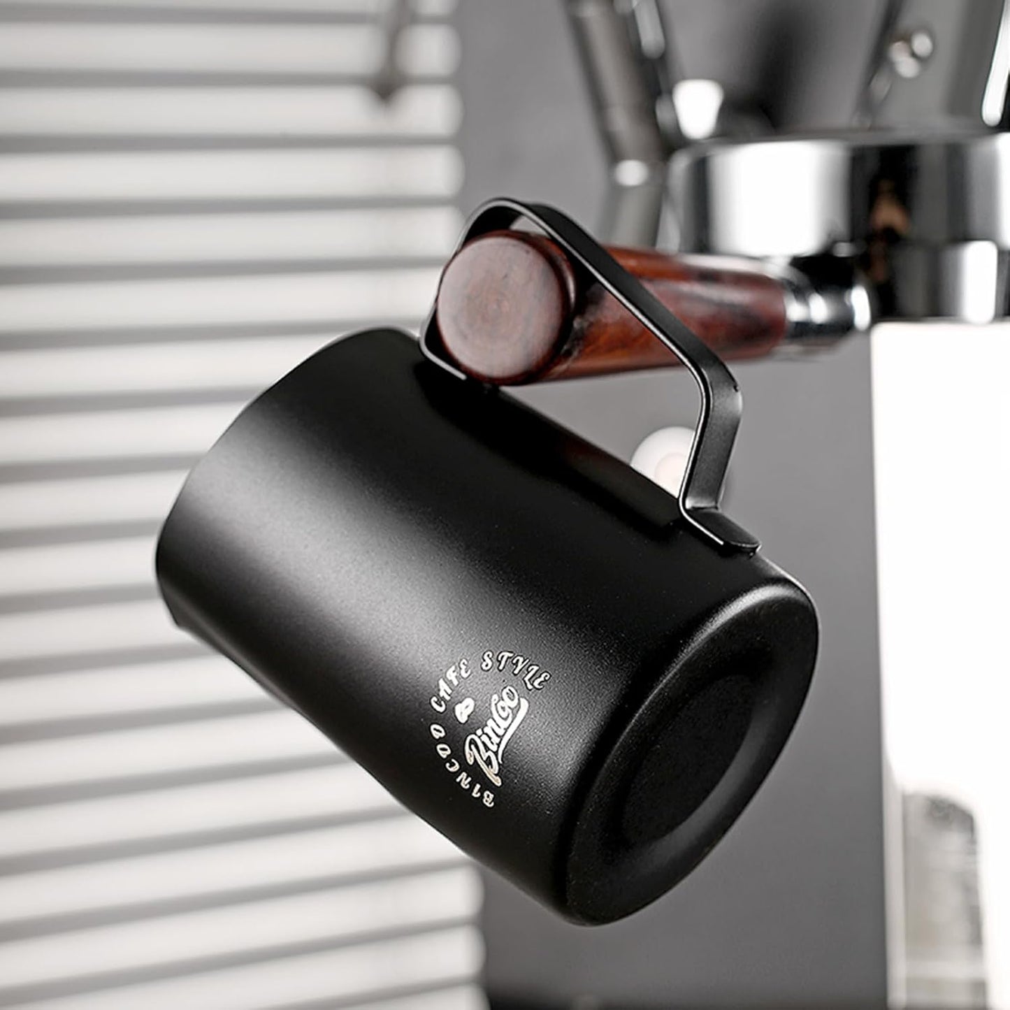 Milk Frothing Pitcher, 20OZ/600ML Stainless Steel Espresso Steaming Pitcher Coffee Milk Frother Cup with Handle and Scale (Black)