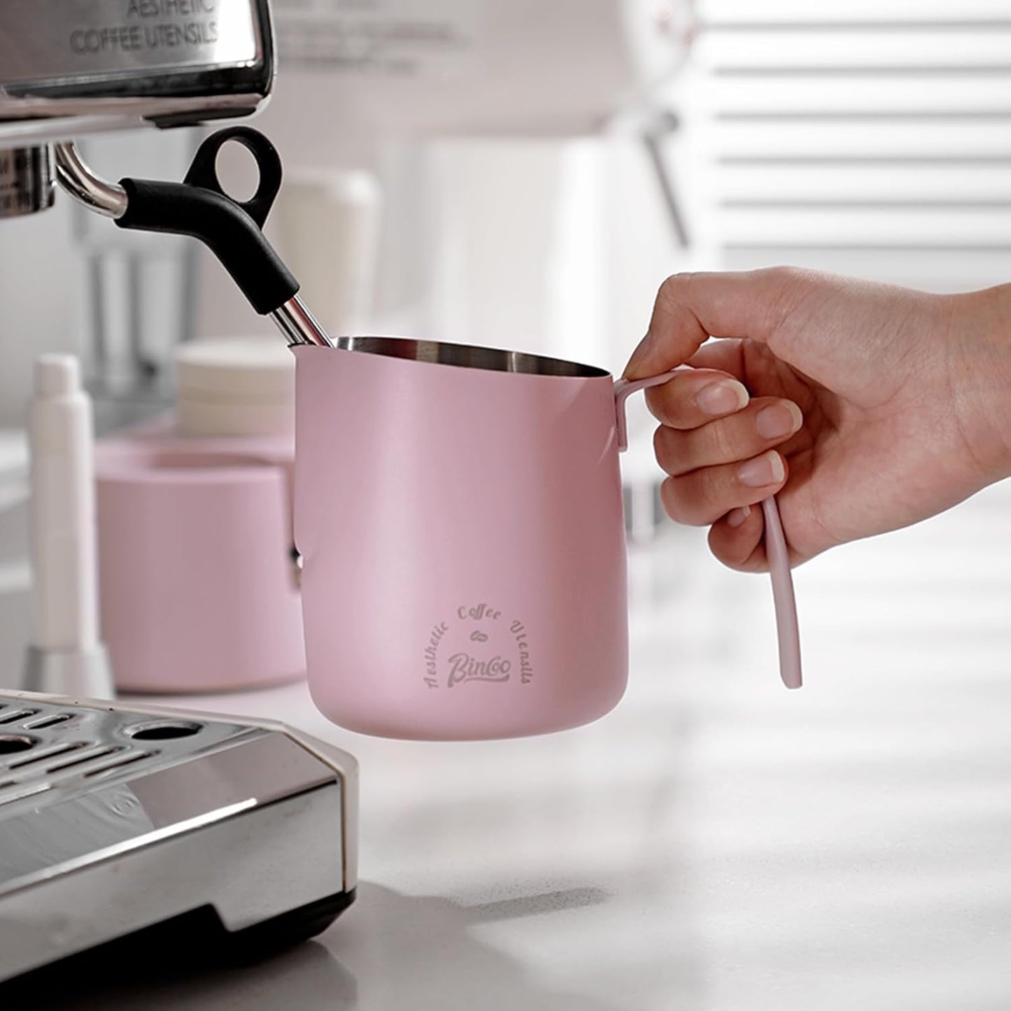 Milk Frothing Pitcher 500ML - Pink Espresso Steaming Pitcher, Stainless Steel Coffee Milk Frothing Cup with Large Handle and Scale, Espresso Machine Accessories for Barista