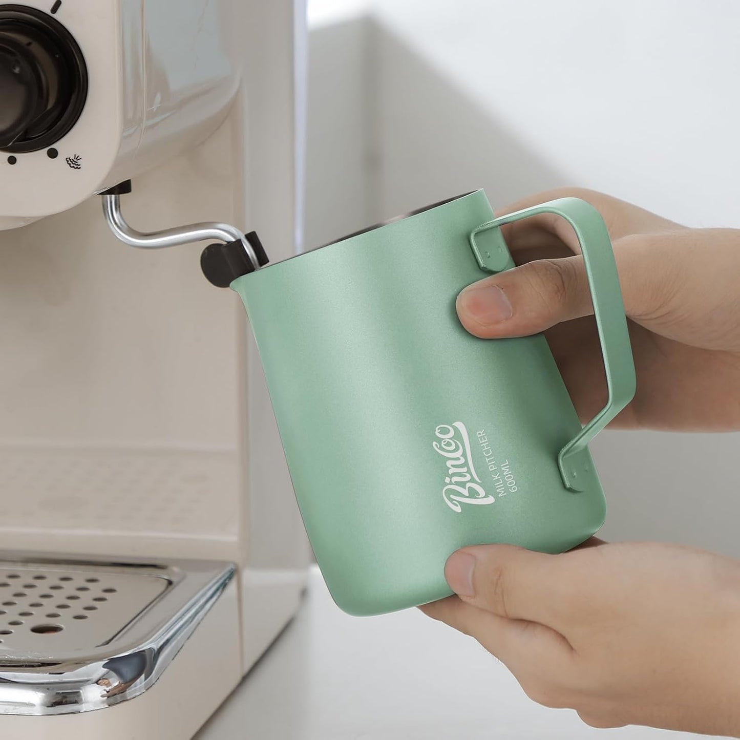 Milk Frothing Pitcher -350ml/12oz Milk Frother Cup Espresso Steaming Pitcher for Barista, Bincoo SUS304 Stainless Steel Espresso Steaming Pitchers for Latte Art/Cappuccino/Coffee (Green-350ml)