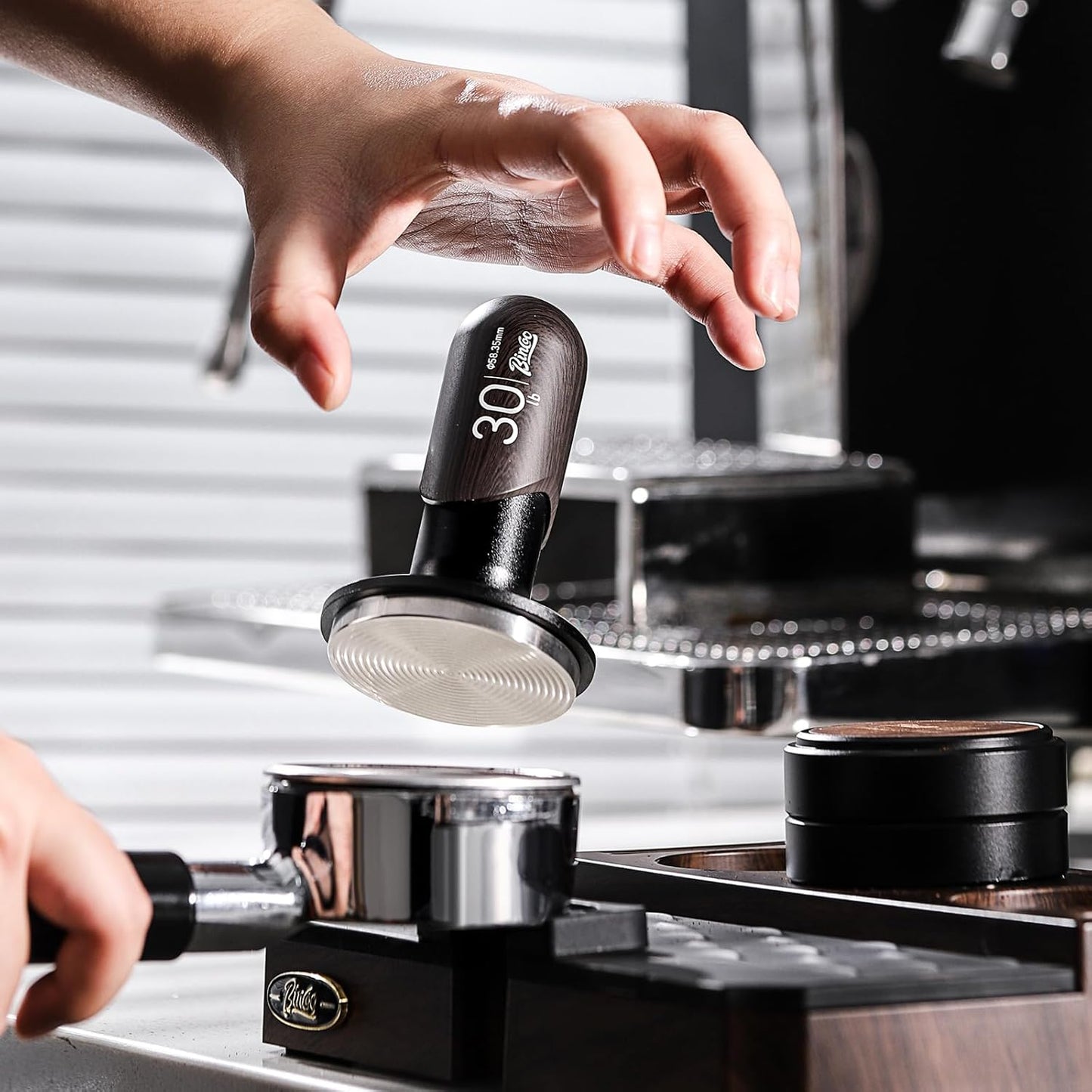 51mm Calibrated Espresso Tamper, 30lb Consistent Pressure Coffee Tamper, Calibrated Tamper for Espresso Machine, Spring Loaded Tamper with Stainless Steel Thread Base (Silver, 51mm)