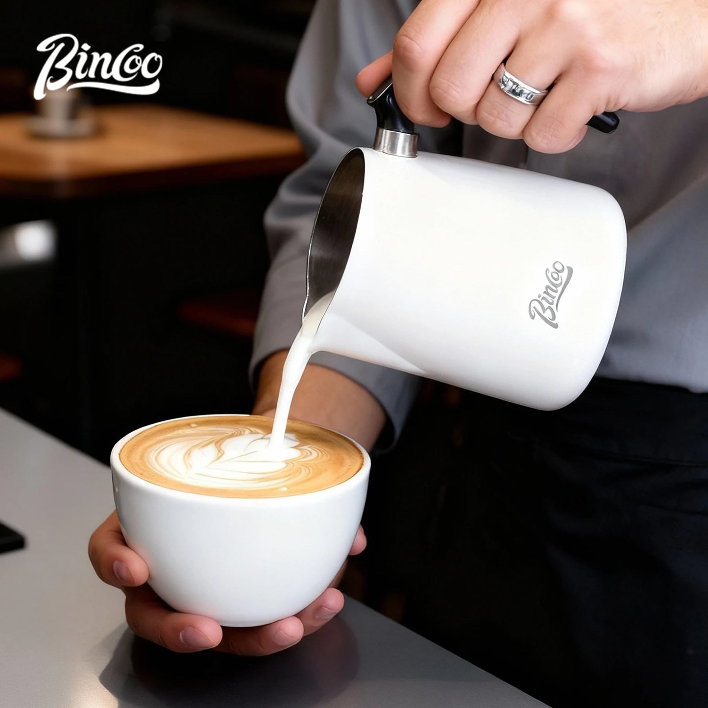 Bincoo GYKF2322 Professional Milk Frothing Jug 600ml Sharp Spout Cup Perfect for Latte Art and Milk Steaming Barista Essential Accessory