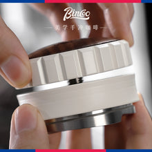 BINCOO Coffee Three-blade Powder Dispenser Elastic Powder Pressing Hammer Italian Coffee Machine Filling and Storage Tool Base Set 51MM/58MM