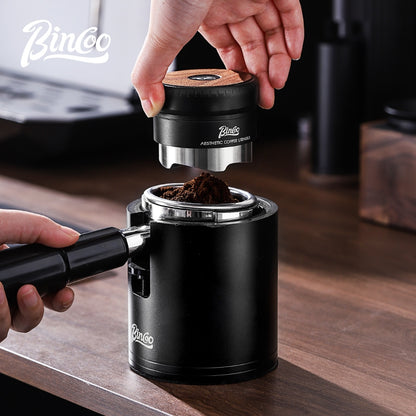 BINCOO Self-gravitating Espresso Coffee Distributor Cloth Powder Dispenser Adaptive Height No-adjustment Press Powder 58MM