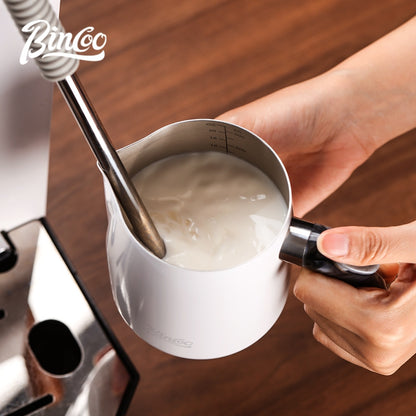 BINCOO Coffee Latte Art Pitcher Spouted Milk Frothing Cup Professional Coffee Milk Frothing Pitcher Coffee Equipment 600ML