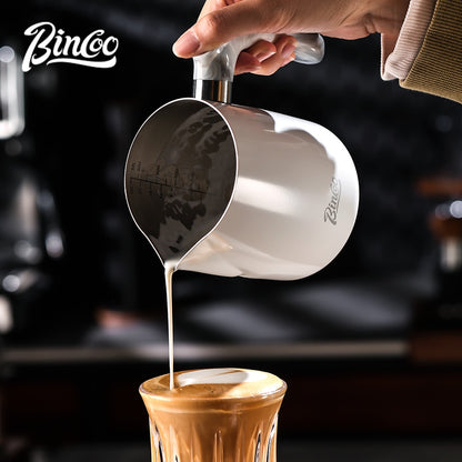 BINCOO Coffee Latte Art Pitcher Spouted Milk Frothing Cup Professional Coffee Milk Frothing Pitcher Coffee Equipment 600ML
