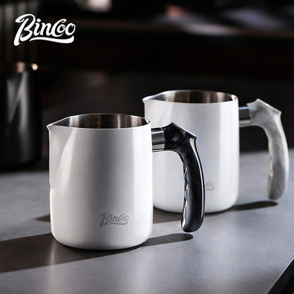 BINCOO Coffee Latte Art Pitcher Spouted Milk Frothing Cup Professional Coffee Milk Frothing Pitcher Coffee Equipment 600ML