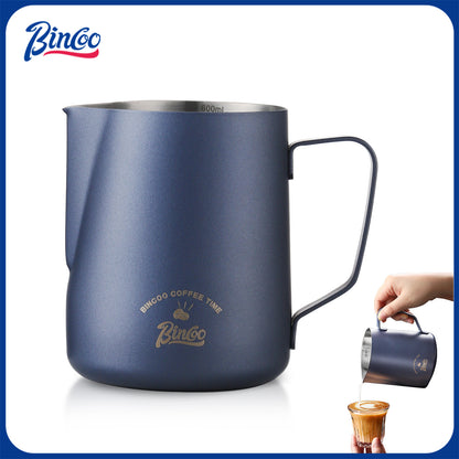 Bincoo GYKF1602 Milk Frothing Pitcher, 20OZ/600ML Stainless Steel Espresso Steaming Pitcher Coffee Milk Frother Cup with Handle and Scale