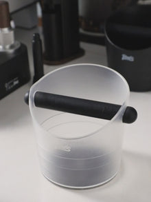 Bincoo GYKF1848 Coffee Knock Box 6.8 Inch Shock-Coffee Ground Knock Box 1.2L with Removable Knock Bar and Non-Slip Base,Espresso Accessories Suitable for Home & Bar(White)