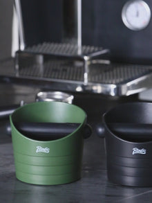 Bincoo GYKF1640 Cute Espresso Knock Box - 4.5 Inch Coffee Ground Knock Box, Espresso Puck Knock Box with Removable Knock Bar and Non-Slip Base (Army Green)